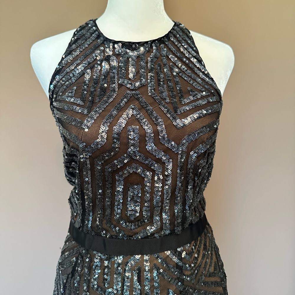 Laundry by Shelli Segal ballgown. - Picture 2 of 10